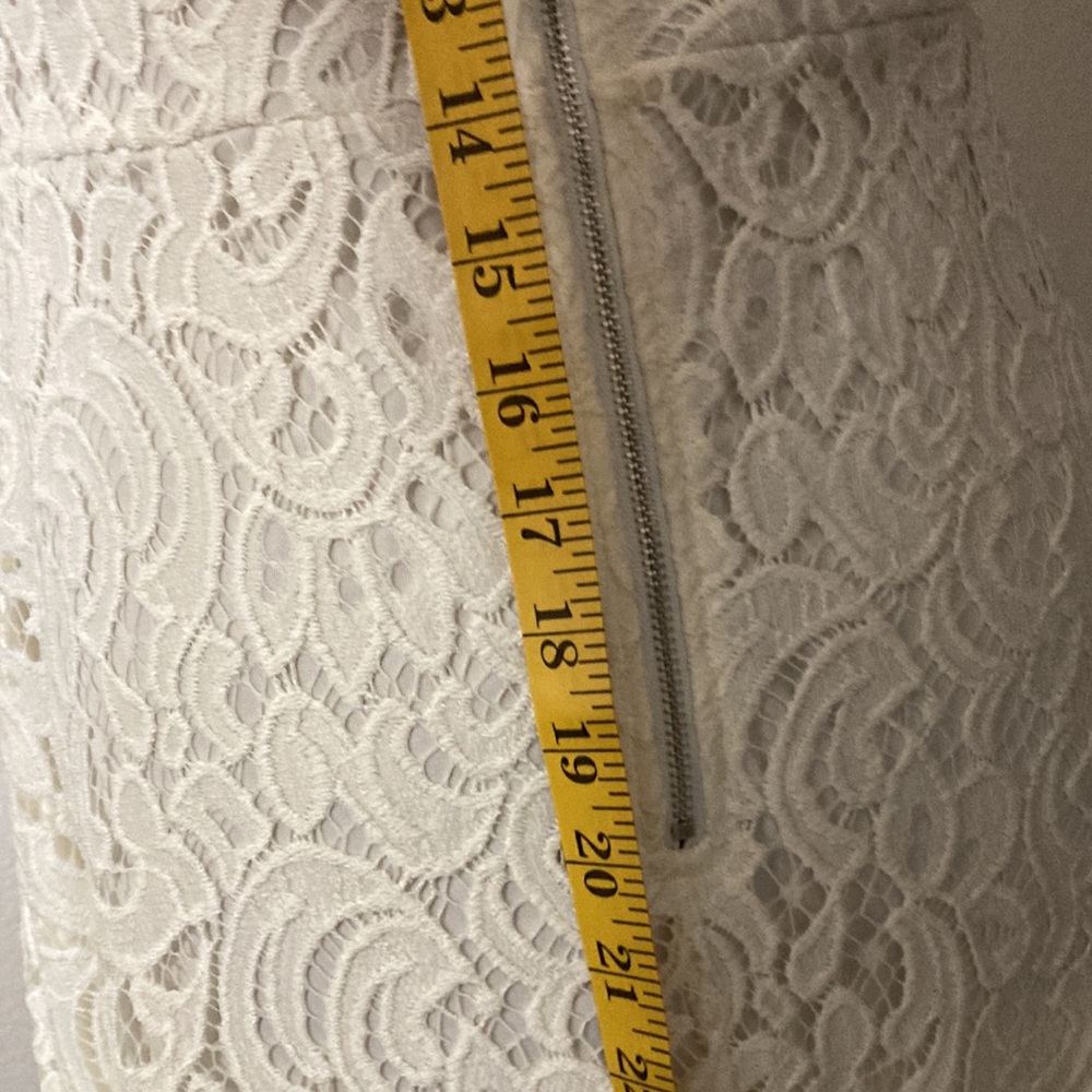 APT. 9 Size 10 A-line off white lace sleeveless 100% nylon dress with lining. - Picture 3 of 7